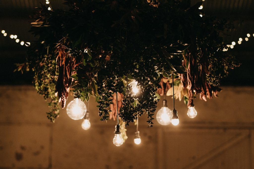 A stunning floral centre piece with our pendant Bulb Lights captured by Lauren Campbell